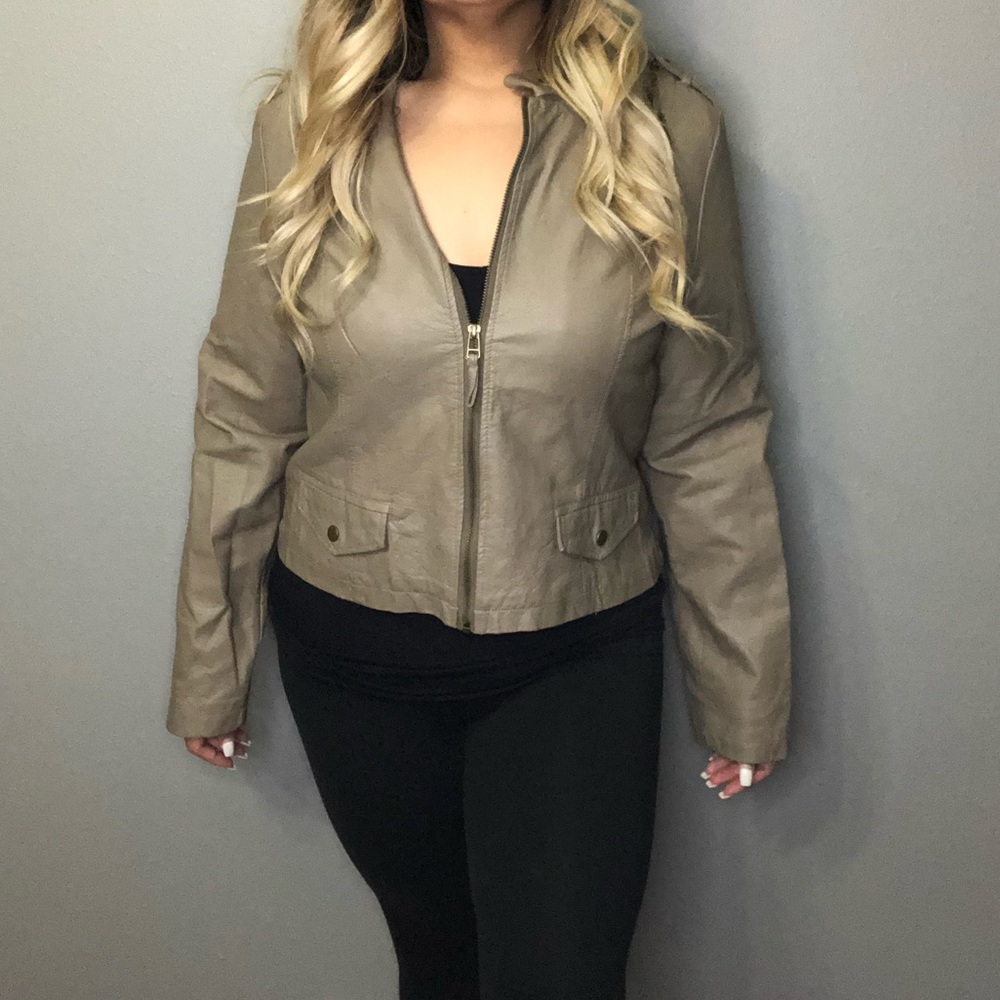 ❌❌ SOLD ❌❌ Tan faux leather jacket